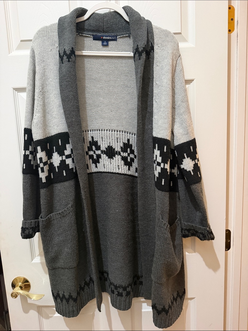 Denim 24/7 Gray and Black Patterned Open-Front Cardigan with pockets